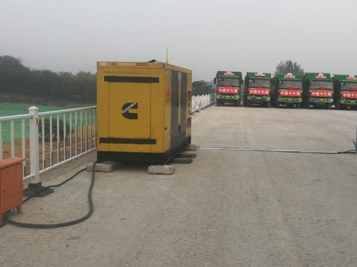 昌宁电力系统的稳定性和设备兼容性如何影响发电机组的频率规格？